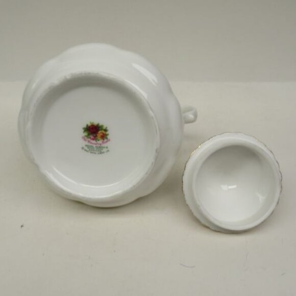 Royal Albert China OLD COUNTRY ROSES Two-Handled Sugar Bowl with Lid 1962 - Picture 4 of 5